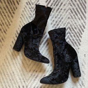 Crushed velvet booties